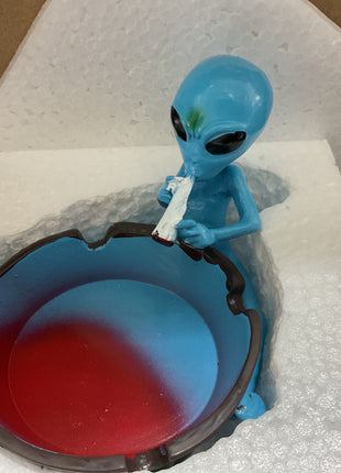 Decorative alien ash tray